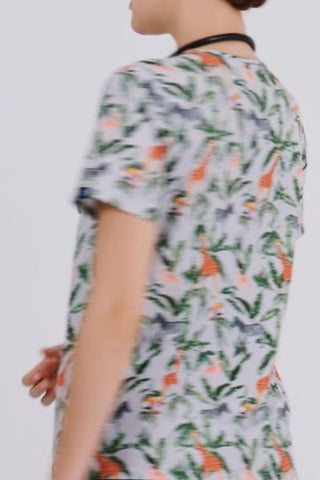 Wild Beauty Women's 3-Pocket Scrub Top